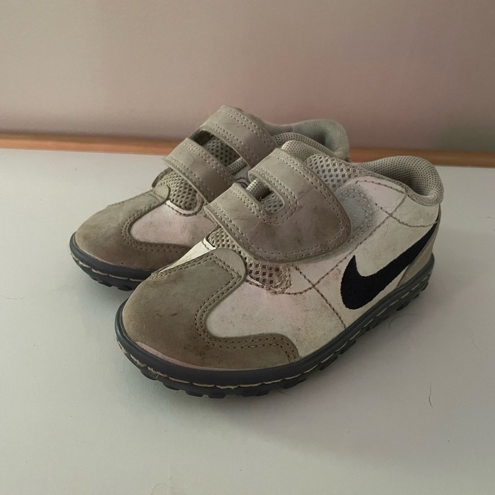 NIKE Size 6 toddler Nike sneakers